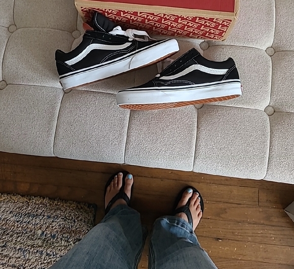 Womens Old Skool  Classic Black and White Vans Size 7 - Picture 4 of 8